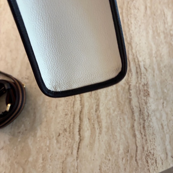 Coach Field Tote 22 Shoulder Bag in Chaulk and Tan Leather - Picture 4 of 11